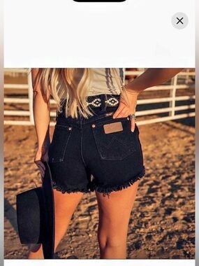 Wrangler 13MWZ Black Distressed Jean Shorts Waist 28